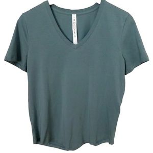 Lululemon short sleeve v neck top Size 6
